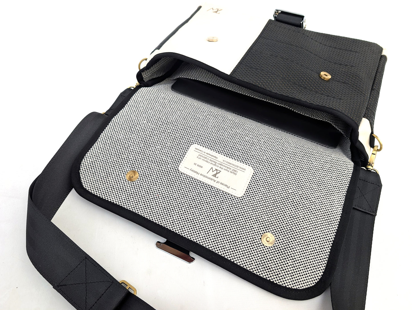 Laptop - 1962 Volkswagen Beetle