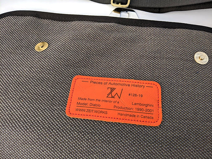 Laptop - Lamborghini Diablo — strap detail