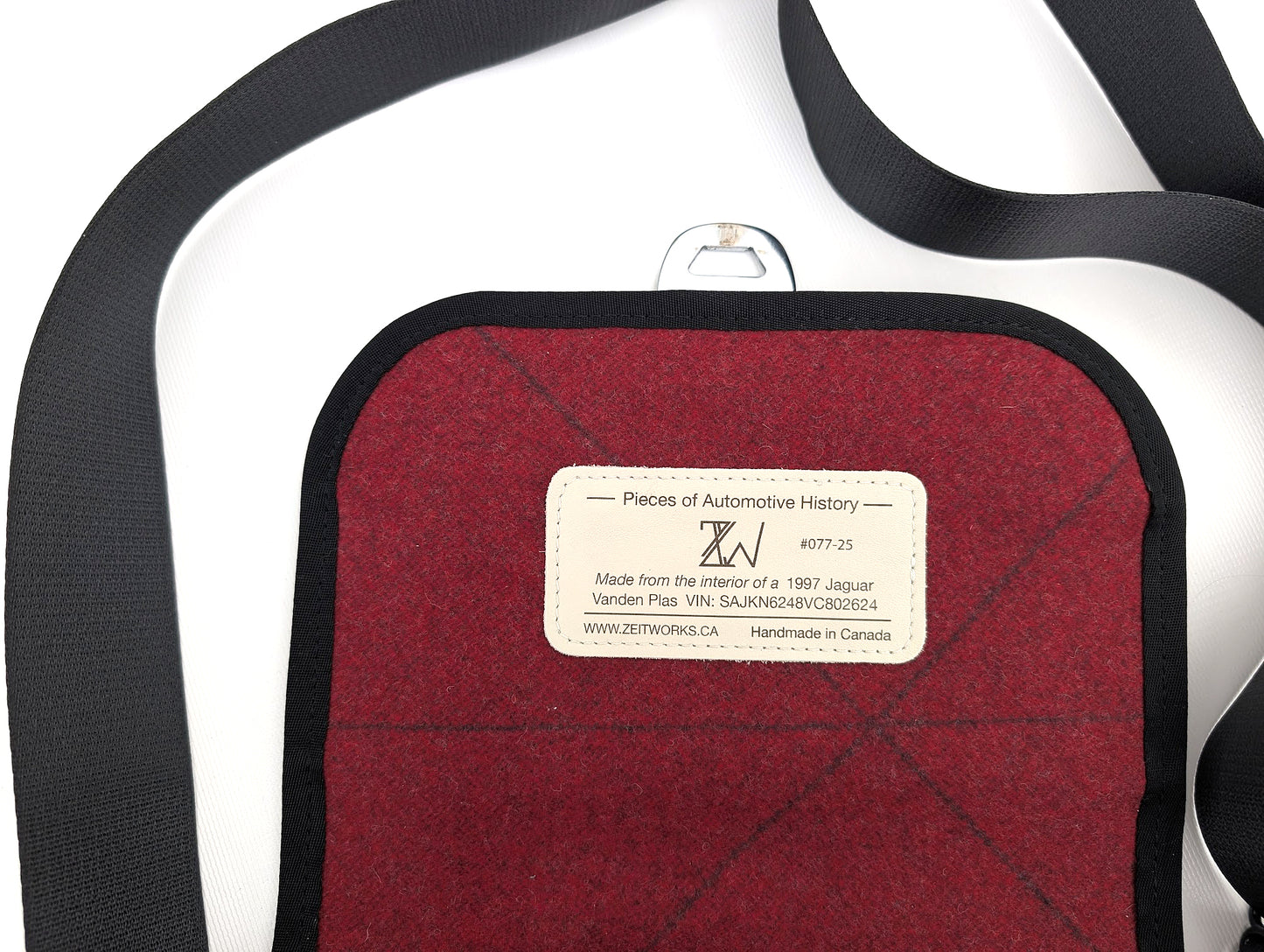 Mini Messenger - 1997 Jaguar Vanden Plas — material close-up
