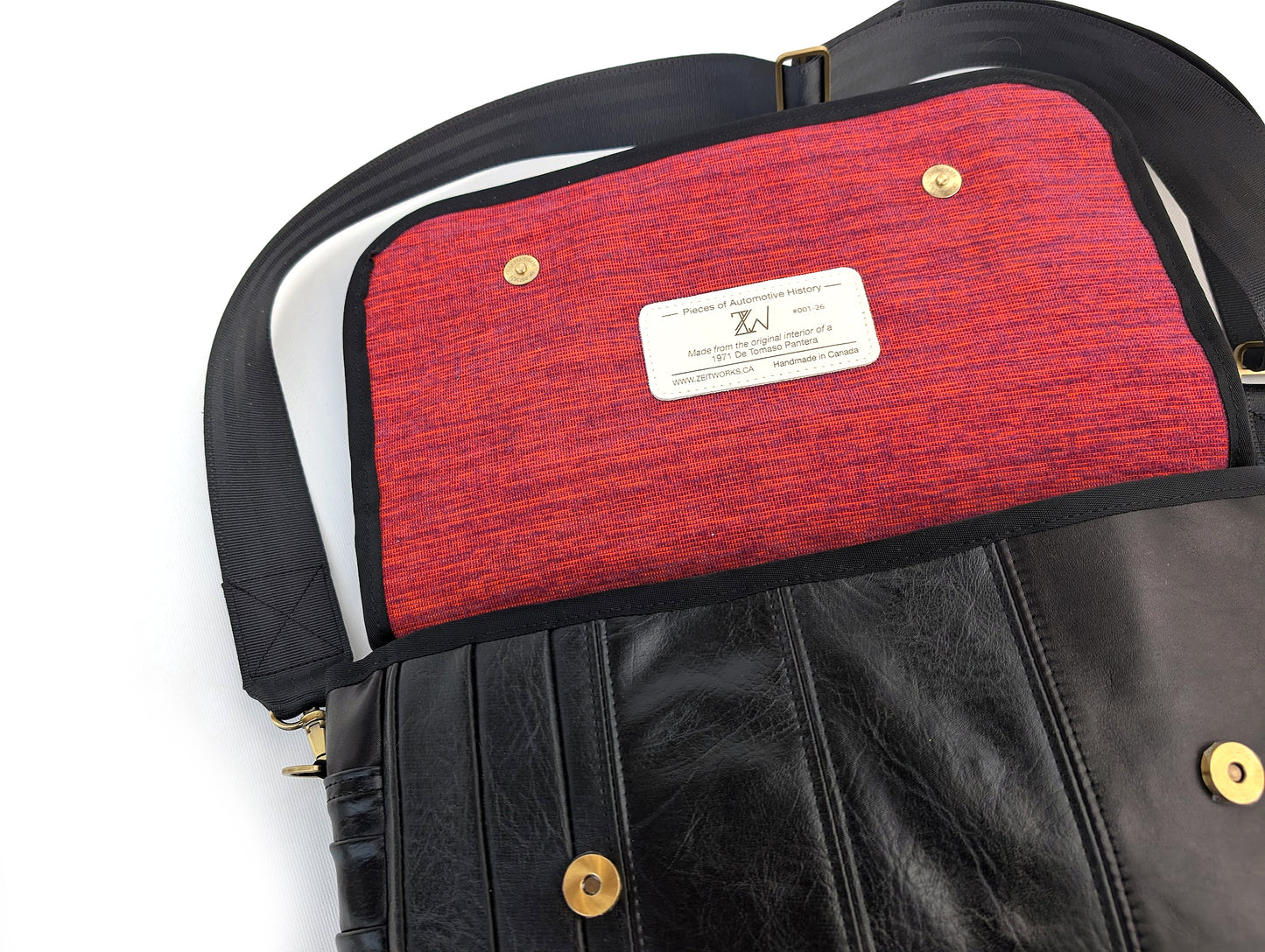 Laptop - 1971 De Tomaso Pantera