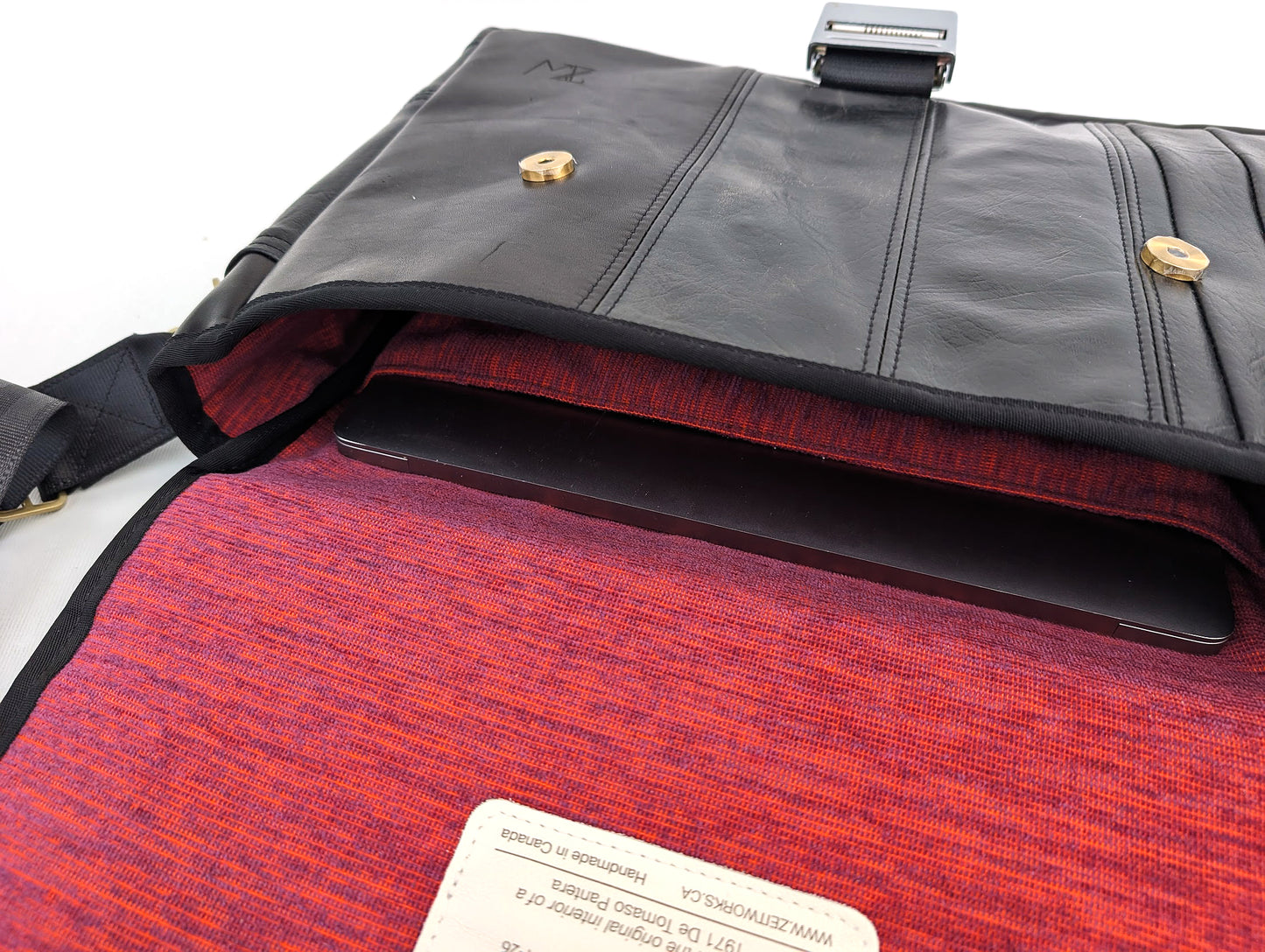 Laptop - 1971 De Tomaso Pantera