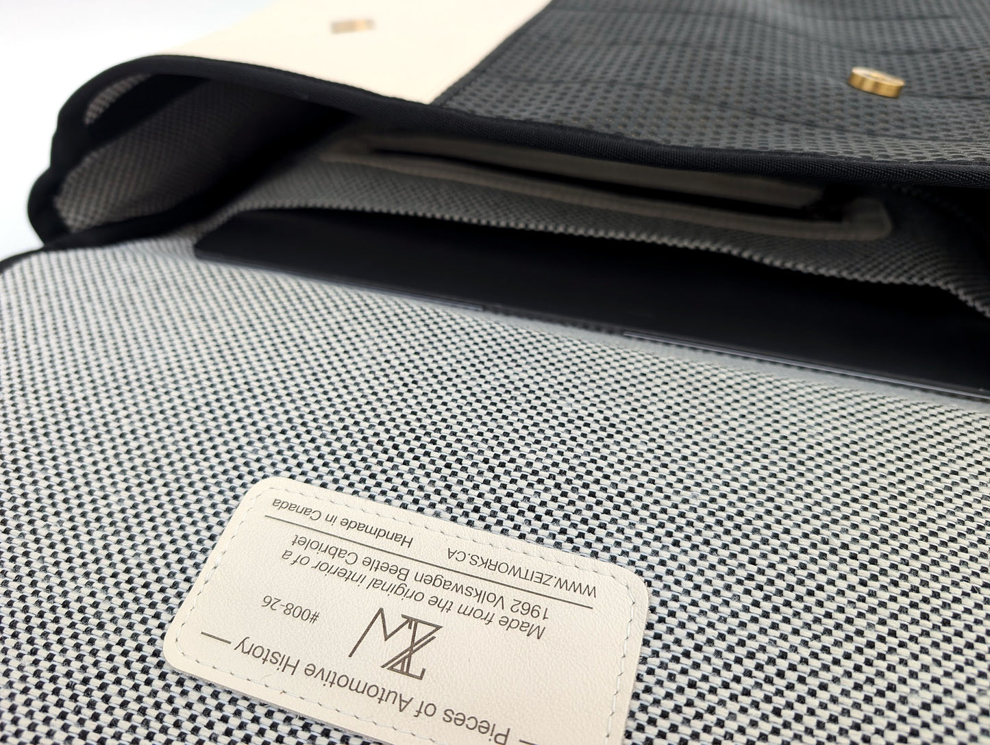 Laptop - 1962 Volkswagen Beetle