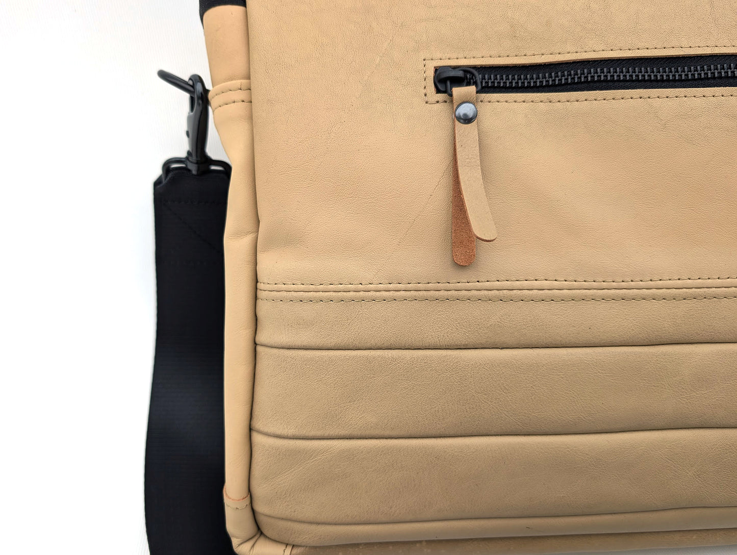 Laptop - 1969 Aston Martin DBS V8