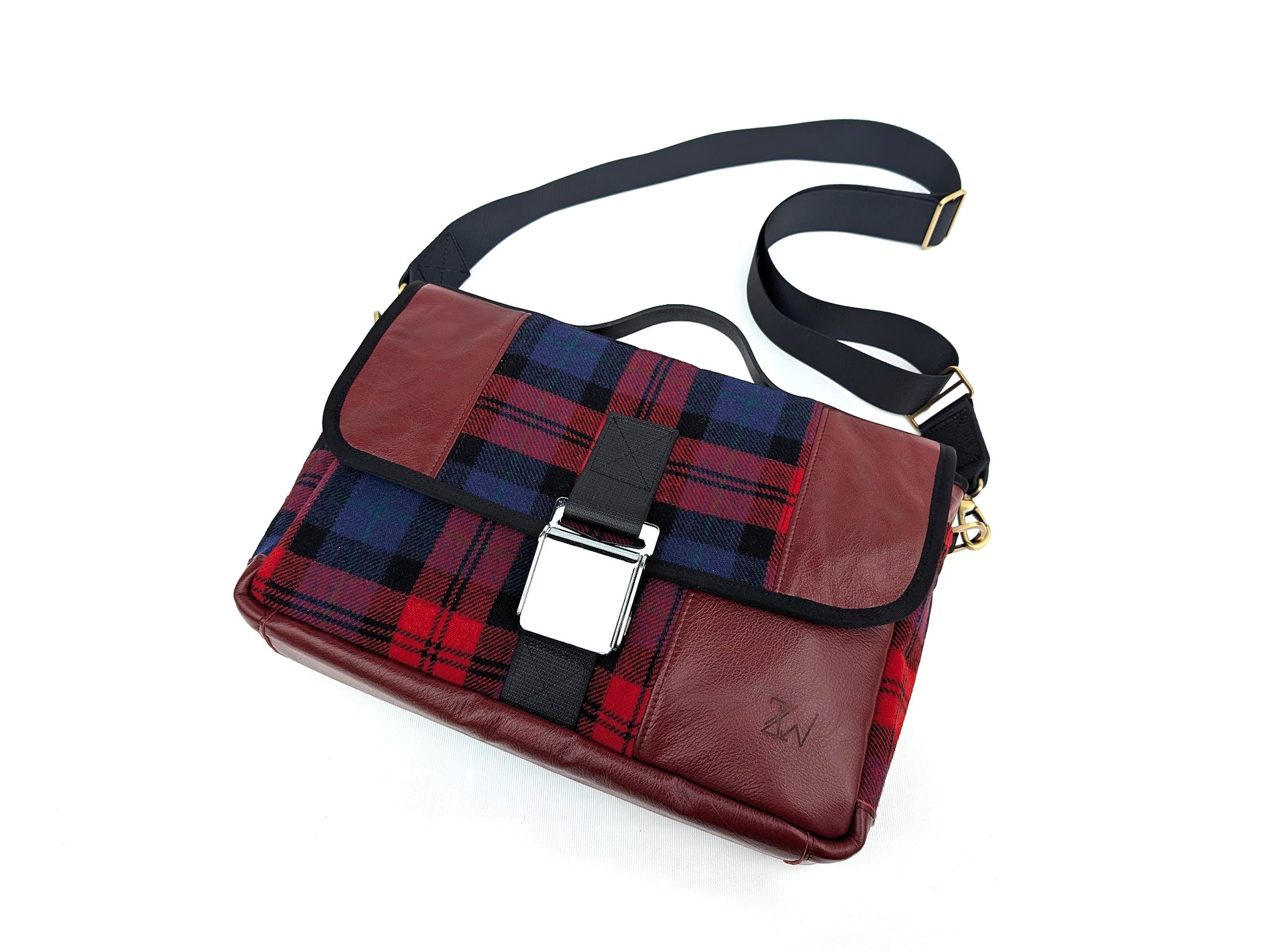 "No. 1" 911 Turbo Laptop - McLaughlan Tartan — material close-up