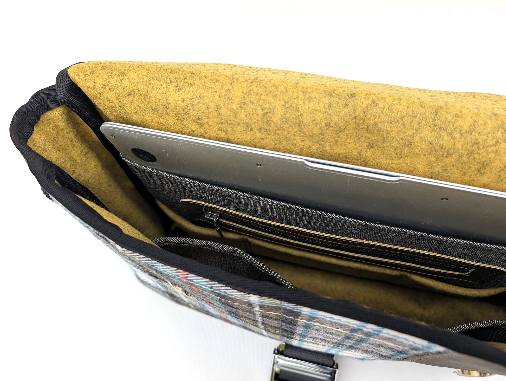 "Code 265" 930 Turbo Laptop - Mackenzie Tartan — view 9
